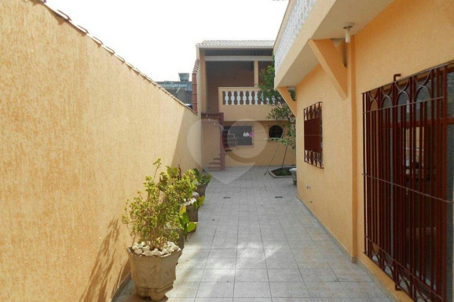Casa Térrea à venda com 4 quartos, sendo 2 suítes, em Parque Edu Chaves, São Paulo, SP