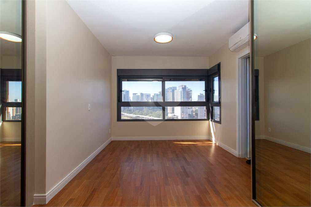 Apartamento à venda ou para alugar com 3 suítes em Jardim Morumbi, São Paulo, SP