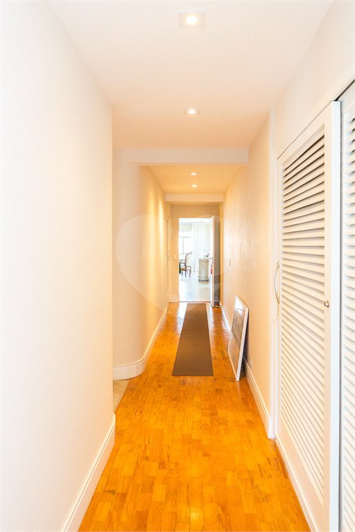 Apartamento para venda em Moema com 185m², 3 dormitórios sendo 1 suíte e 1 vaga