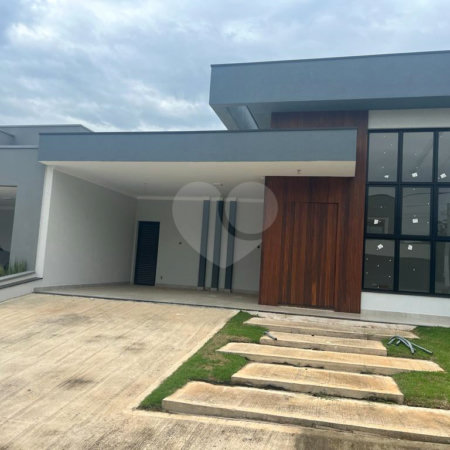 Indaiatuba - Condominio Jardins di Roma - Venda -Locação 0 R$ 10.000,00 mais encargos - condominio - R$ 650,00 - IPTU - R$ 230,00 - Terreno 300ms - construido 170 metros quadrados - Terrea - 3 quartos, uma suíte e uma demi suite , 4 banheiros , piscina - Preparado para água quente até a piscina!!