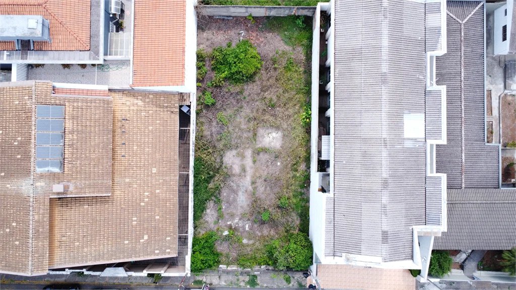 Terreno 300m² à Venda próximo ao centro á poucos metros da Avenida Champagnat
