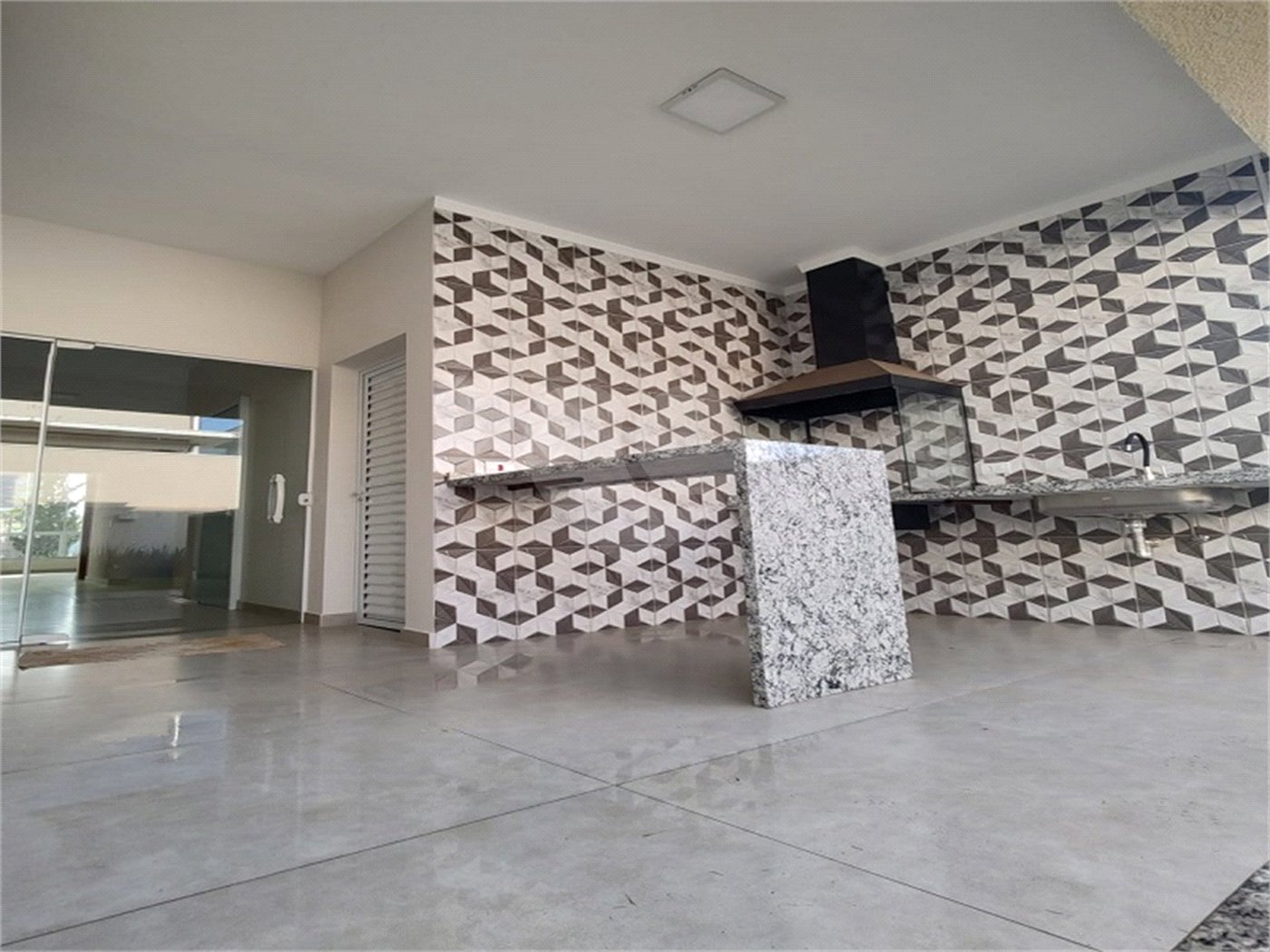 Casa à venda com 3 quartos, sendo 1 suíte,  no condomínio Atibaia Park 1, Atibaia - SP