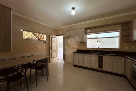 Casa à venda com 1 quarto, sendo 3 suítes,  em Outerio da Glória, Porto Seguro, BA