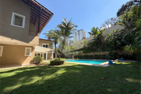 Casa à venda ou para alugar com 4 quartos, sendo 3 suítes, em Alto da Boa Vista, São Paulo, SP