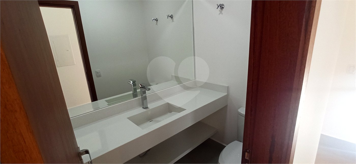 Casa à venda com 4 quartos, sendo 3 suítes, no condomínio Estância Marambaia, Vinhedo - SP