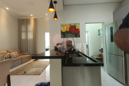 Casa à venda com 3 quartos, sendo 1 suíte,  no condomínio Ipes 2, Tatuí - SP