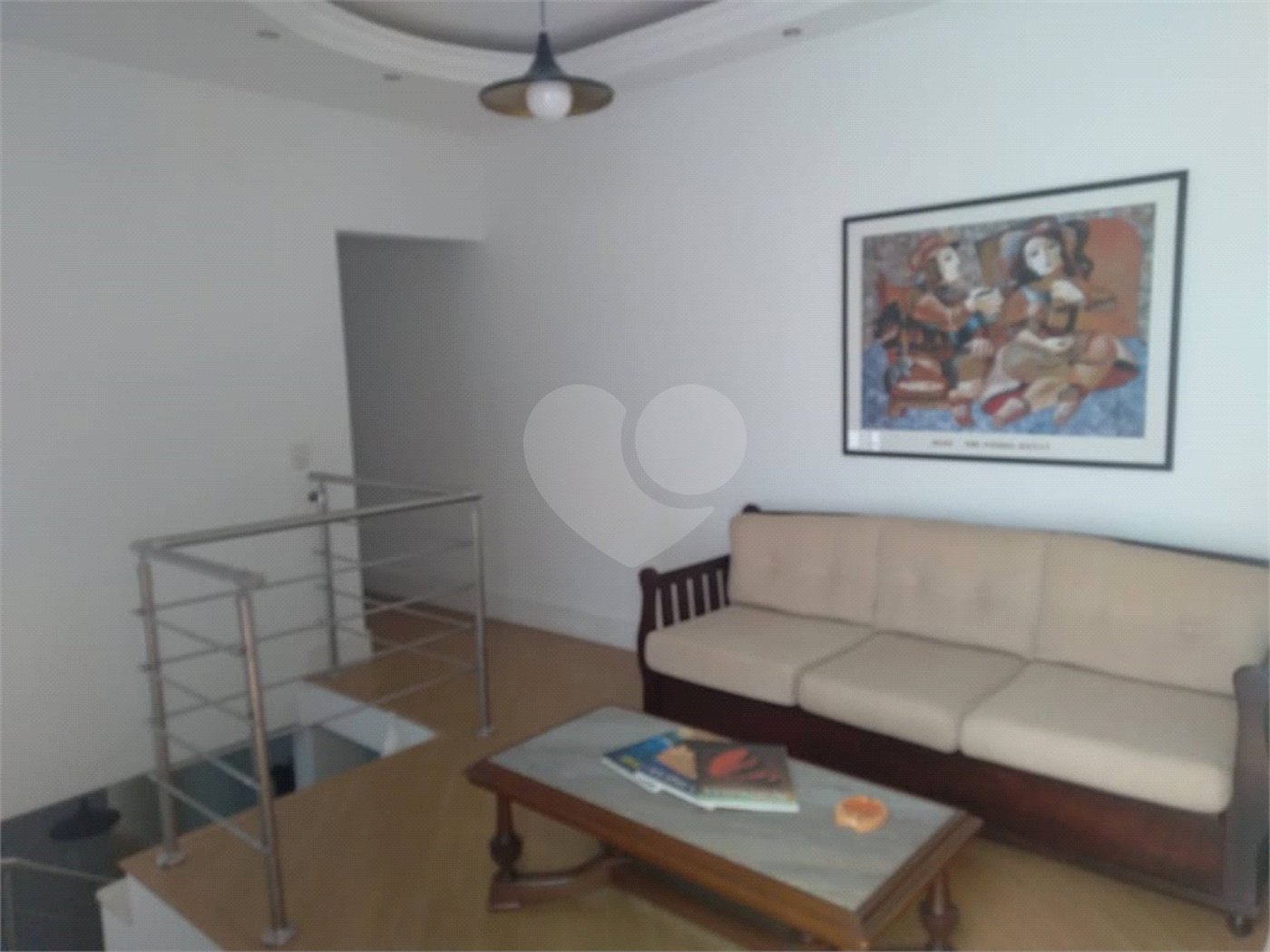 Sobrado espaçoso e bem localizado