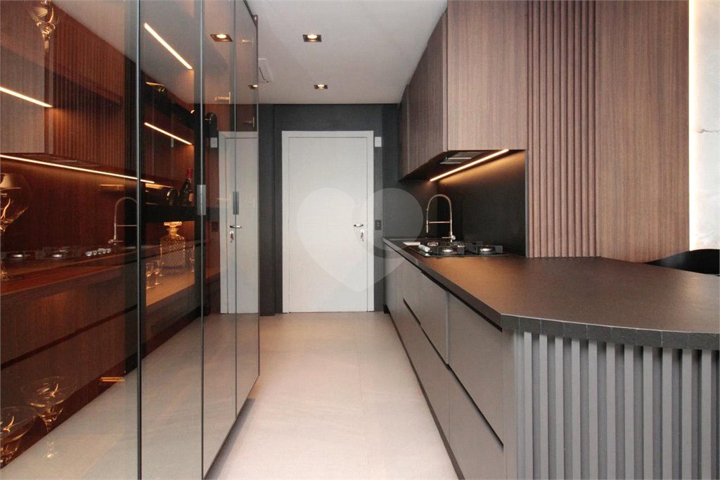 Apartamento à venda ou para alugar com 3 quartos, sendo 1 suíte, em Jardim das Acácias, São Paulo, SP