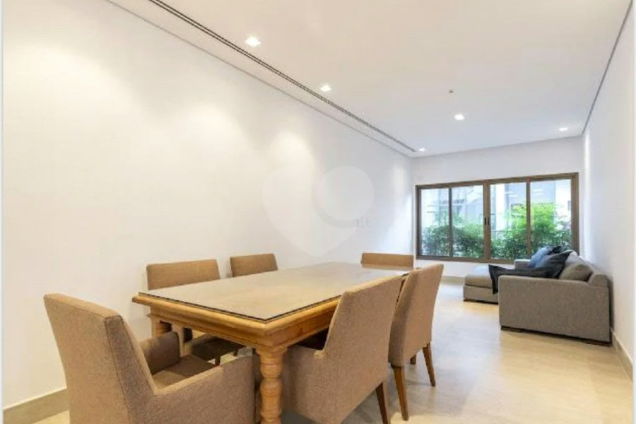 Casa à venda com 3 quartos, sendo 2 suítes, no condomínio Residencial Erika, São Paulo - SP