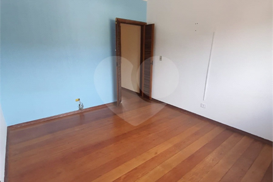 Sobrado à venda com 4 quartos, sendo 1 suíte, em Vila Pereira Barreto, São Paulo, SP