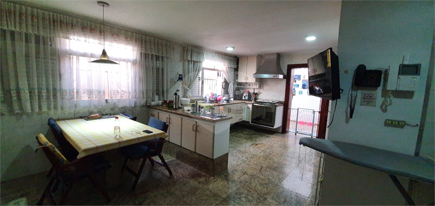 Casa à venda com 4 suítes em Vila Cordeiro, São Paulo, SP