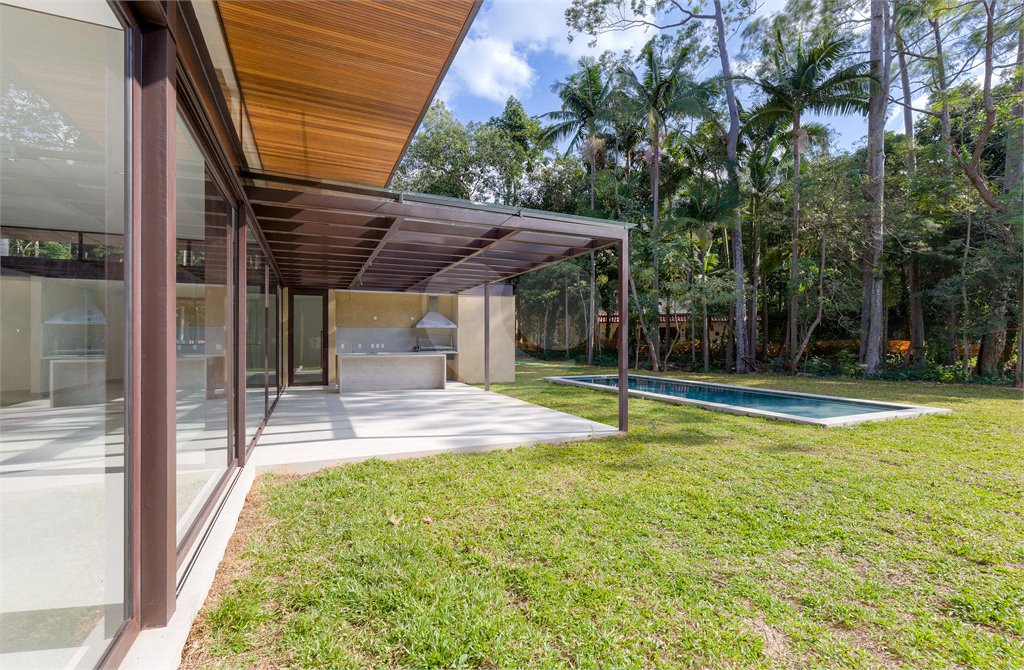 Casa à venda com 5 suítes no condomínio Chácara Flora, São Paulo - SP