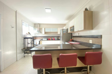 Casa com 2 dormitórios à venda, 127 m² por R$ 640.000,00 - Marapé - Santos/SP