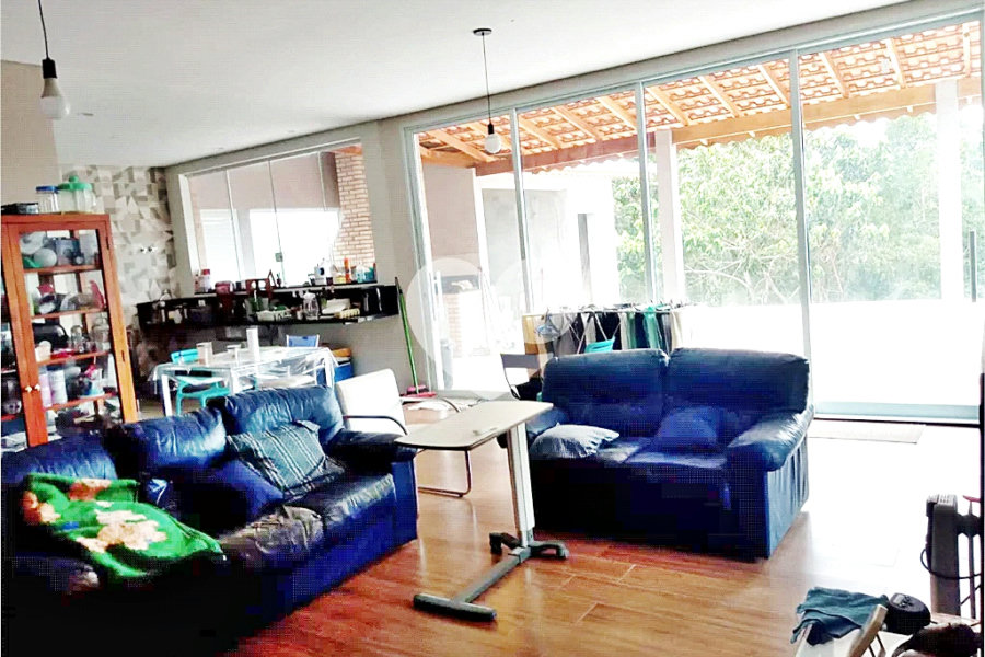 Casa à venda com 4 quartos, sendo 3 suítes, no condomínio Residencial Ecologico da Cantareira, Mairiporã - SP