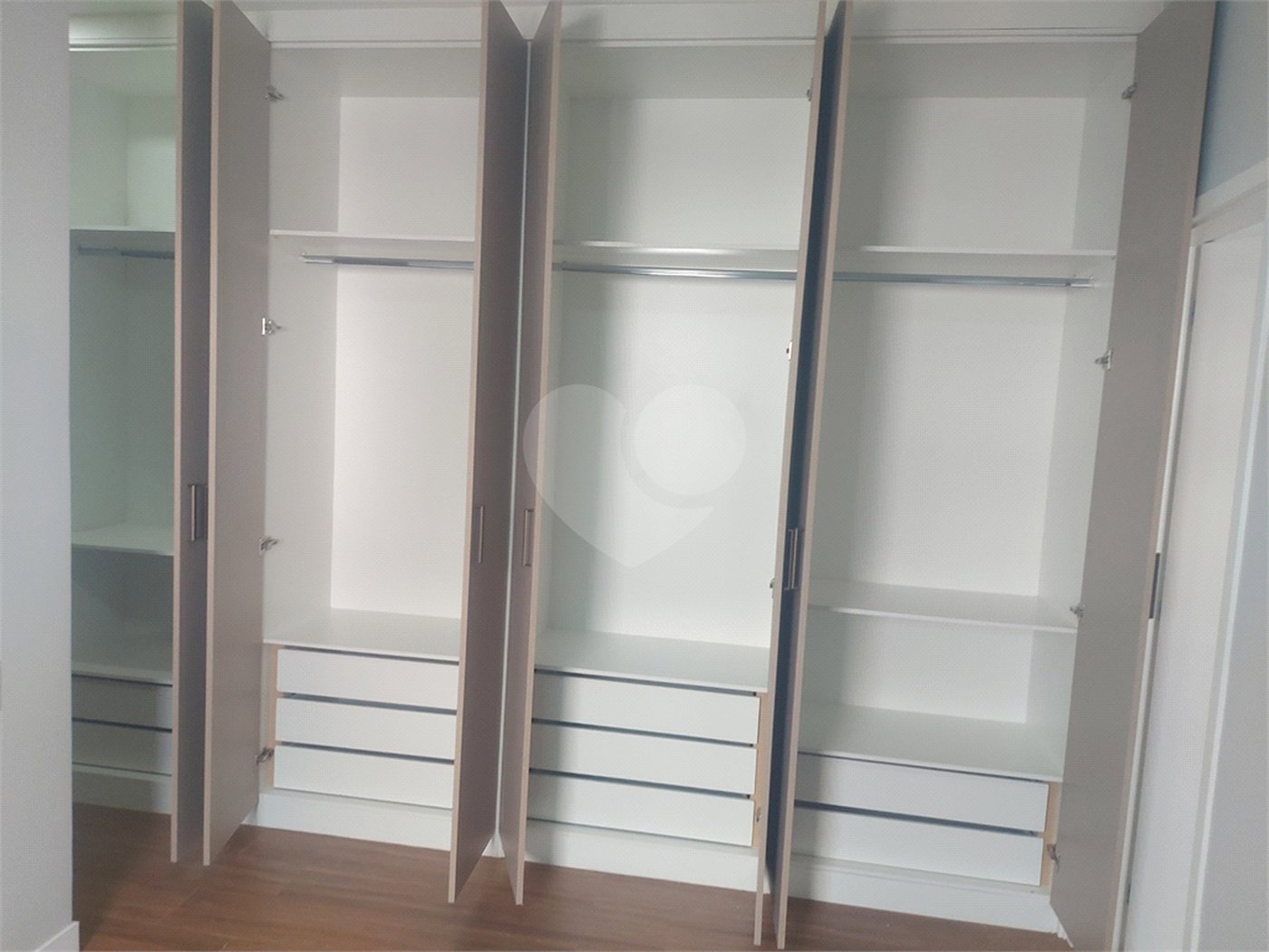 Casa à venda com 3 quartos, sendo 1 suíte,  no condomínio Gardenville, Itu - SP
