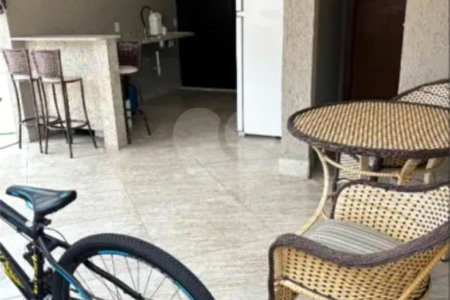 Casa à venda com 3 quartos, sendo 2 suítes, no condomínio Recanto das Palmeiras, Rio de Janeiro - RJ