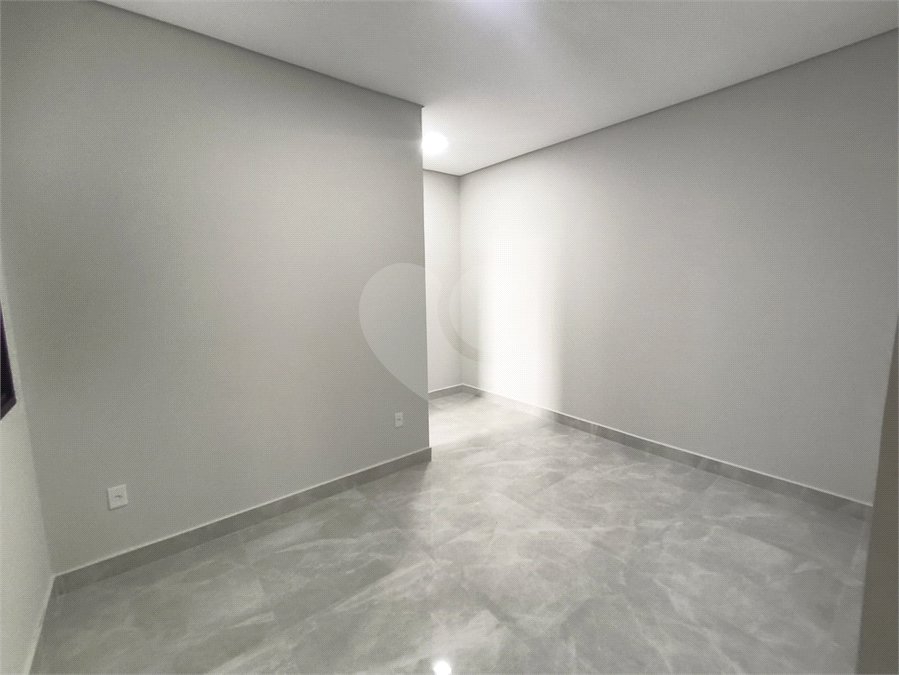 Casa à venda com 3 quartos, sendo 1 suíte,  no condomínio Tivolli, Itapetininga - SP