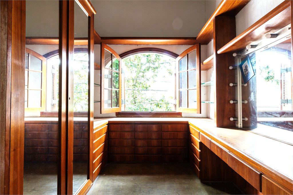Casa à venda com 4 quartos, sendo 1 suíte, em Jardim das Bandeiras, São Paulo, SP