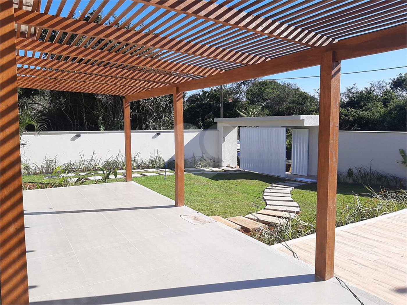 Terreno em condomínio à venda com 4 quartos, sendo 2 suítes,  em Caravelas, Armação dos Búzios, RJ