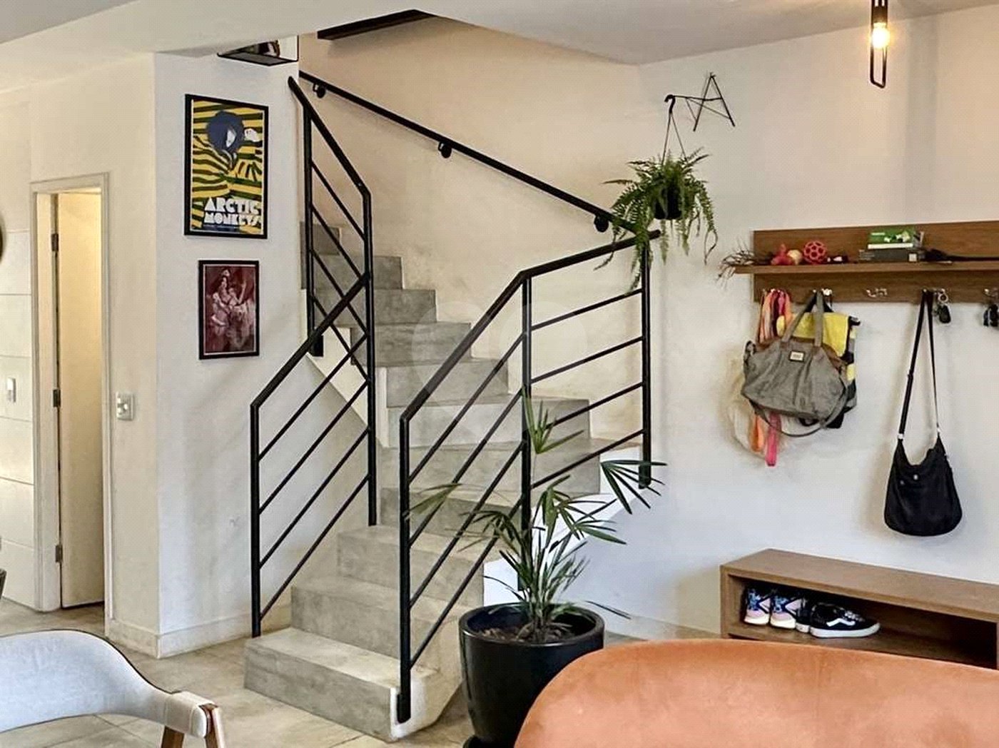 Casa à venda com 3 quartos, sendo 1 suíte, no condomínio Villaggio Viana, Cotia - SP