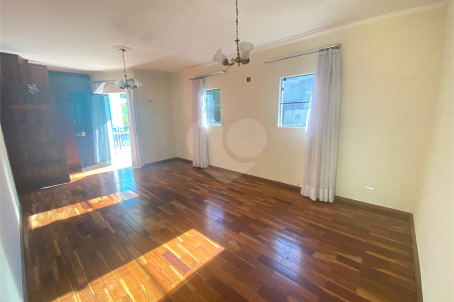 Sobrado à venda com 3 quartos, sendo 1 suíte, em Tremembé, São Paulo, SP