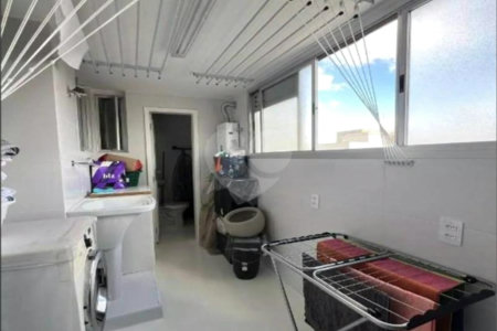 Apartamento à venda com 3 quartos, sendo 1 suíte, em Moema, São Paulo, SP