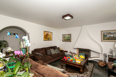 Casa à venda com 4 quartos, sendo 2 suítes,  em Interlagos, São Paulo, SP