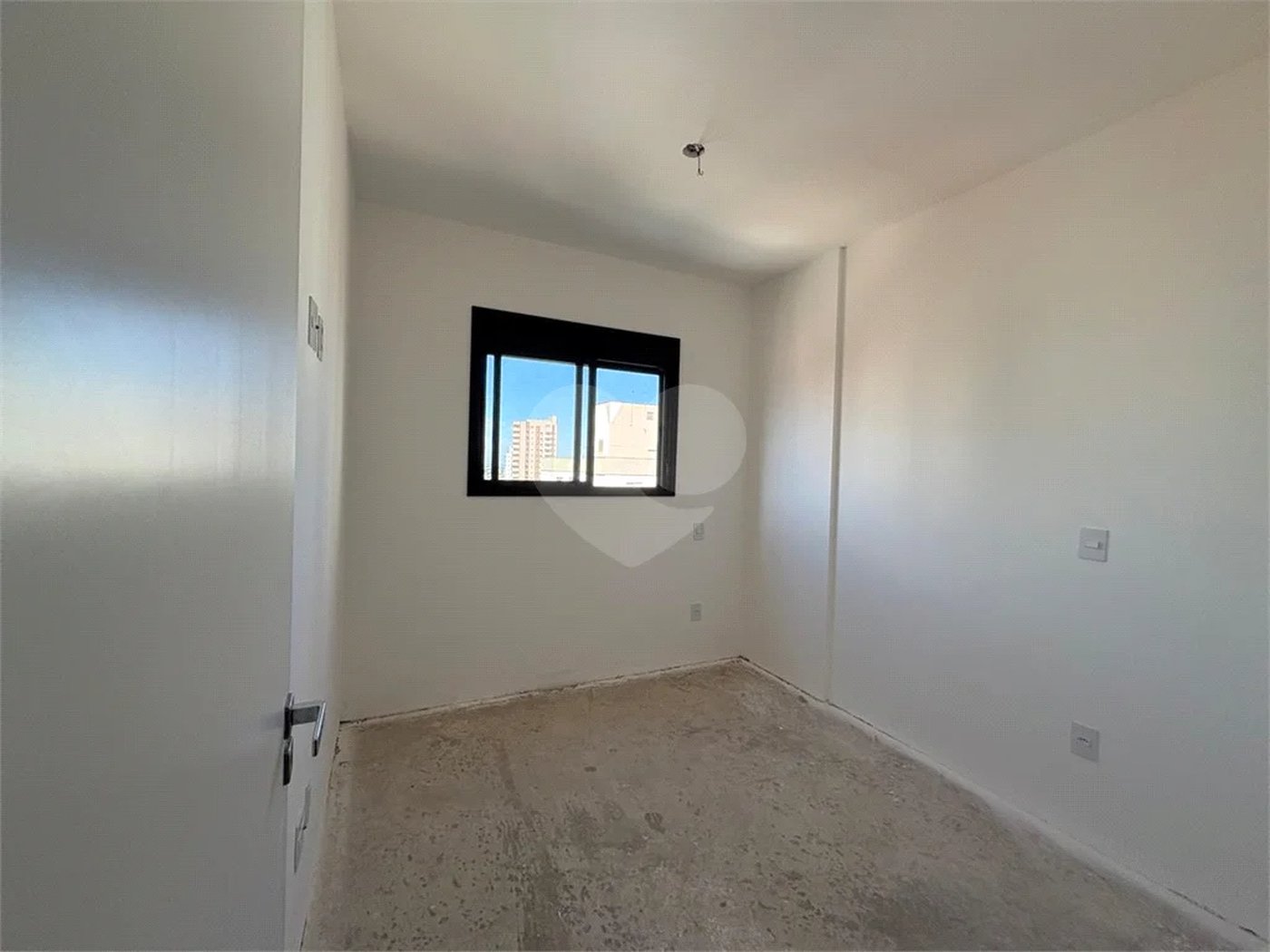Apartamento no IRINEU MASSARI á venda