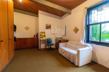 Casa à venda com 4 quartos, sendo 2 suítes, em Jardim Prudência, São Paulo, SP