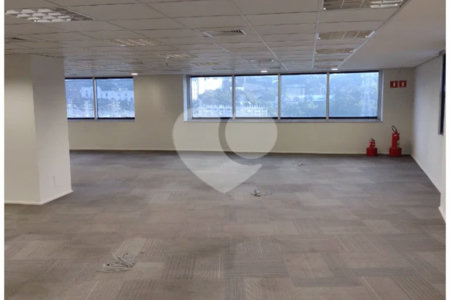 Conjunto comercial para locação na Vila Olímpia 384,81 m², 7 vagas de garagem