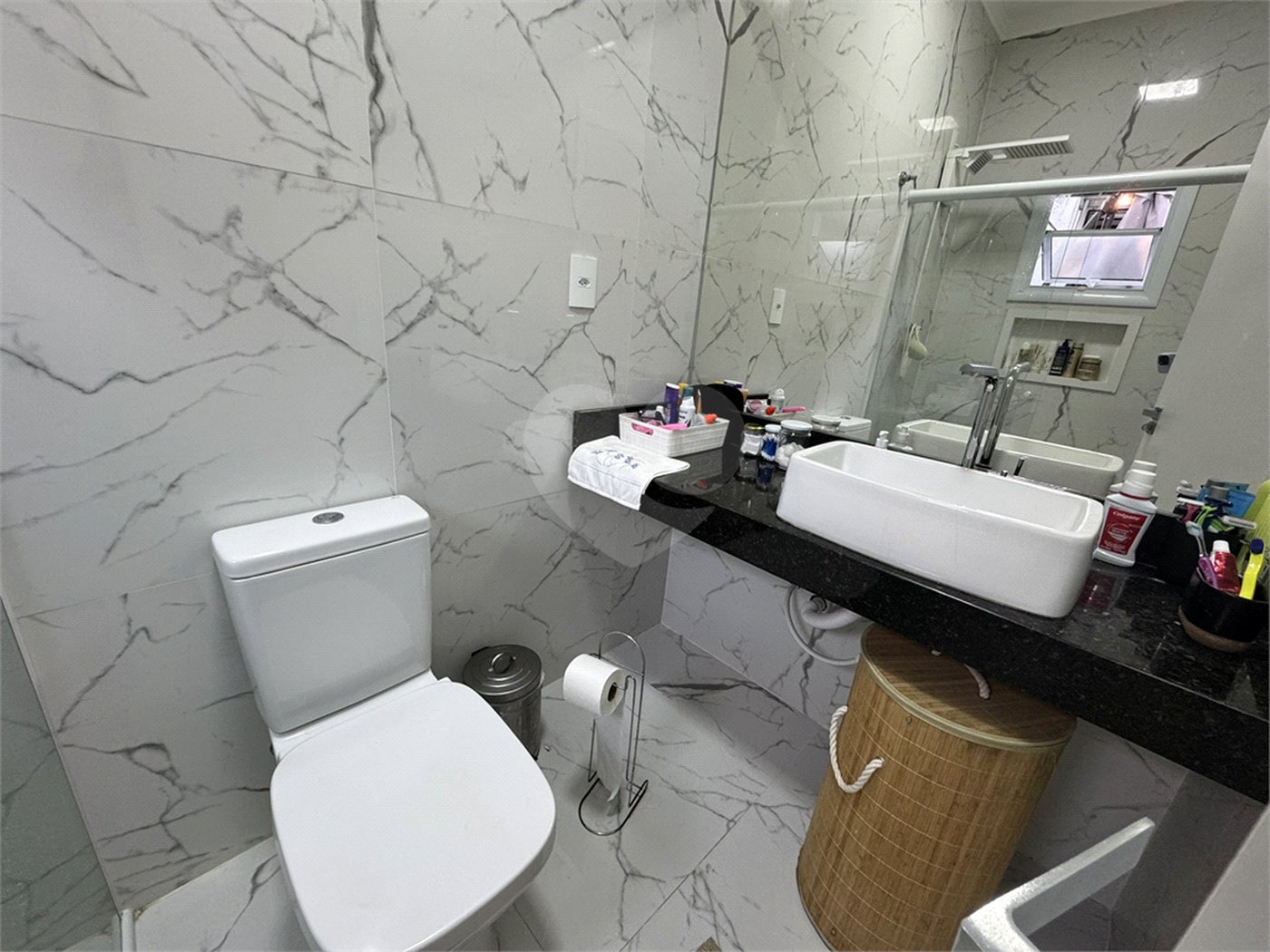 Casa à venda com 3 quartos, sendo 1 suíte, no condomínio Jardim Guarujá, Salto - SP