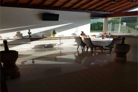 Casa à venda com 5 quartos, sendo 3 suítes, no condomínio Residencial Vale das Laranjeiras, Indaiatuba - SP