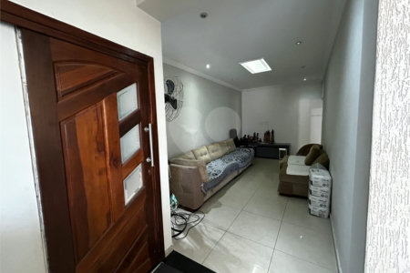 Casa à venda com 4 quartos, sendo 2 suítes, em Vila Buenos Aires, São Paulo, SP