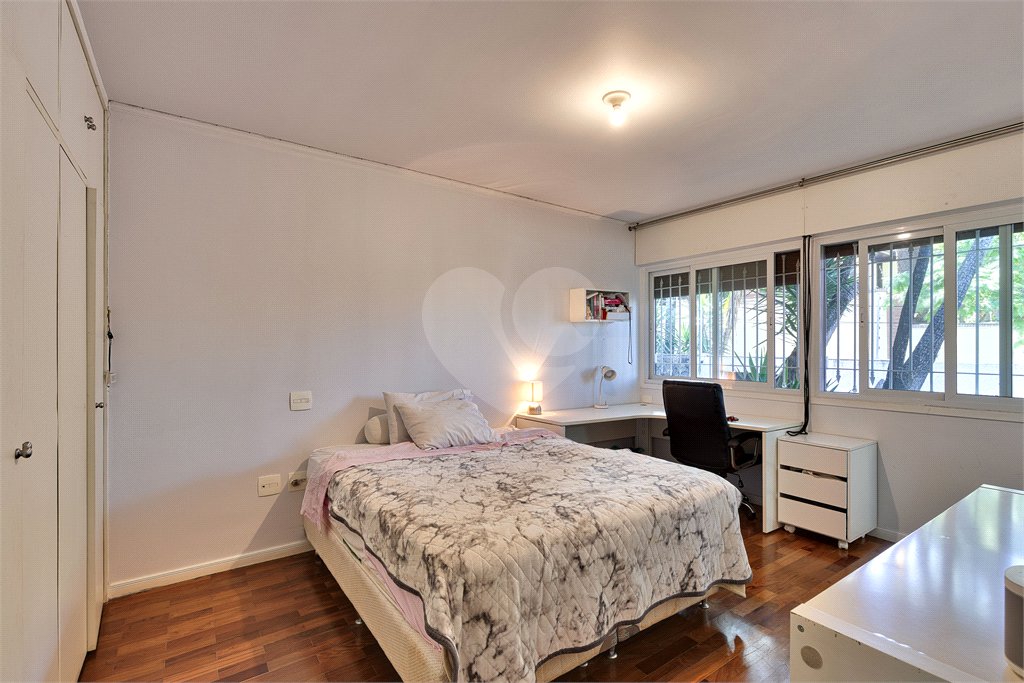 Casa à venda com 4 suítes em Jardim Cordeiro, São Paulo, SP