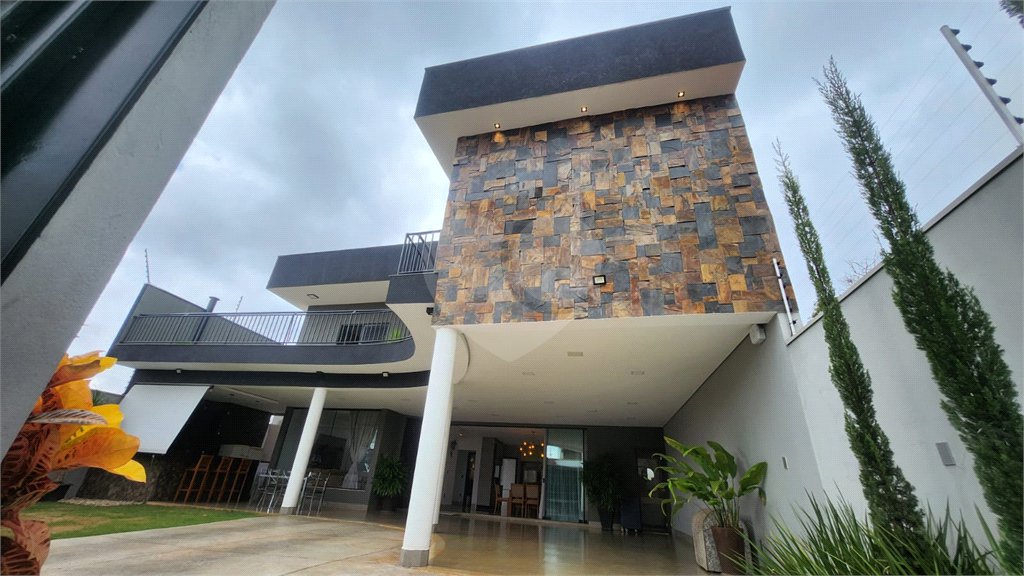Sobrado à venda com 4 quartos, sendo 2 suítes, em Jardim Botânico, Araraquara, SP