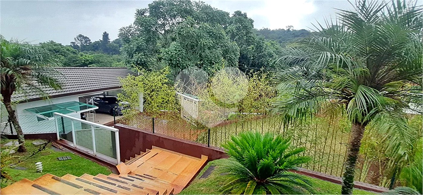 Casa à venda com 3 quartos, sendo 1 suíte, no condomínio Suíça da Cantareira, Mairiporã - SP