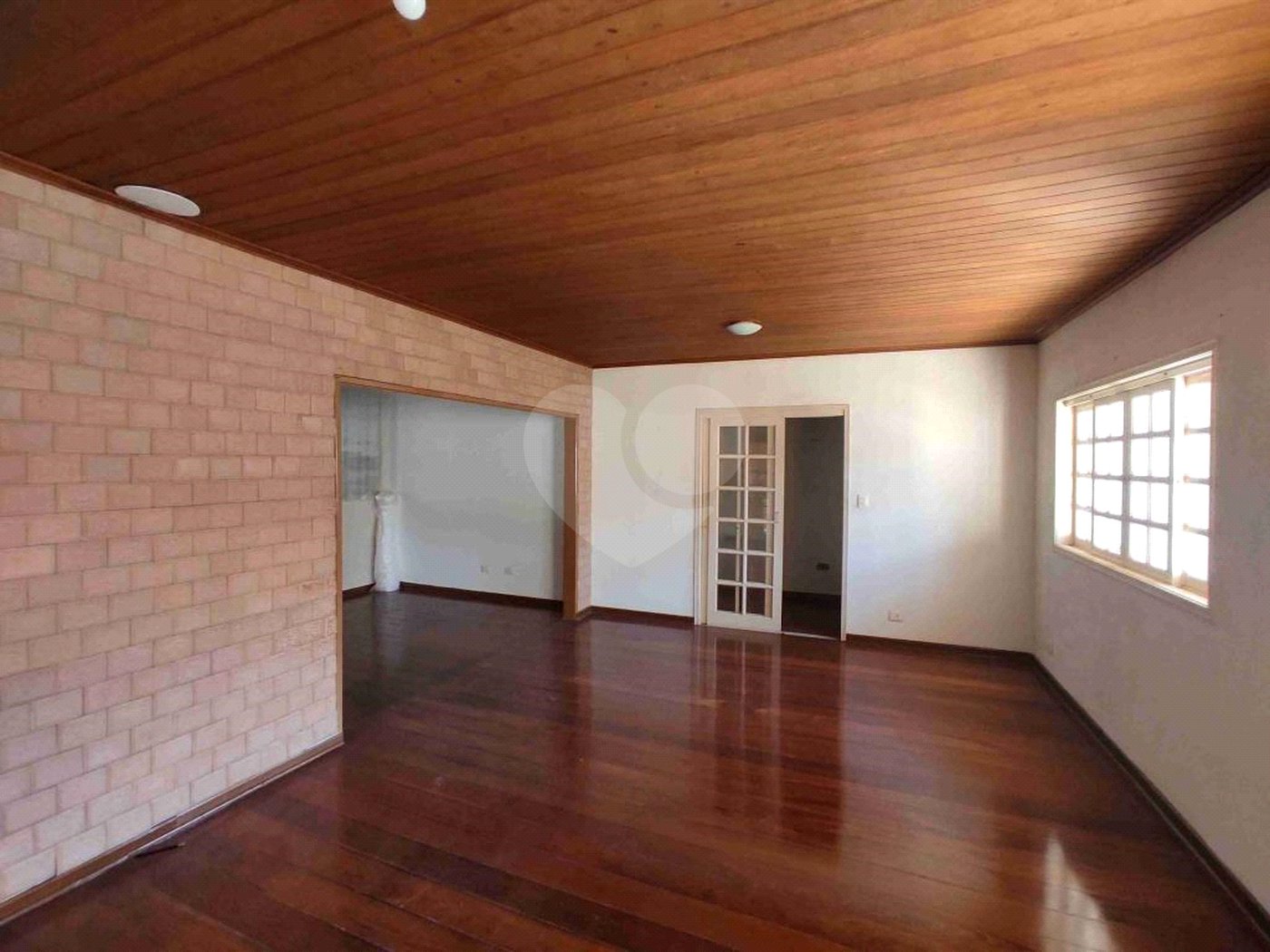 Casa à venda com 3 quartos, sendo 1 suíte, no condomínio Eldourado, São José dos Campos - SP