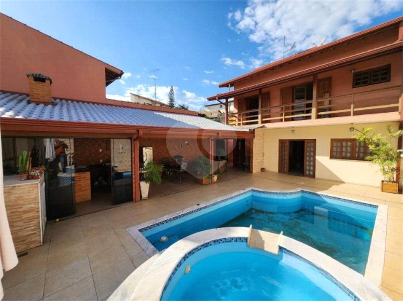 Casa à venda com 3 quartos, sendo 1 suíte, no Centro, Vinhedo, SP