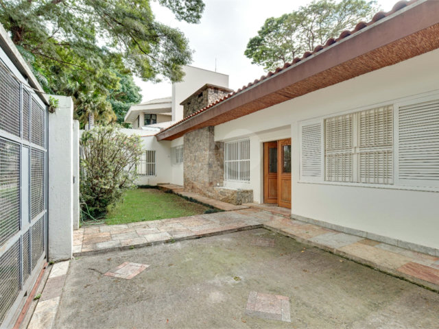 Casa de Vila à venda ou para alugar com 3 suítes em Alto da Boa Vista, São Paulo, SP