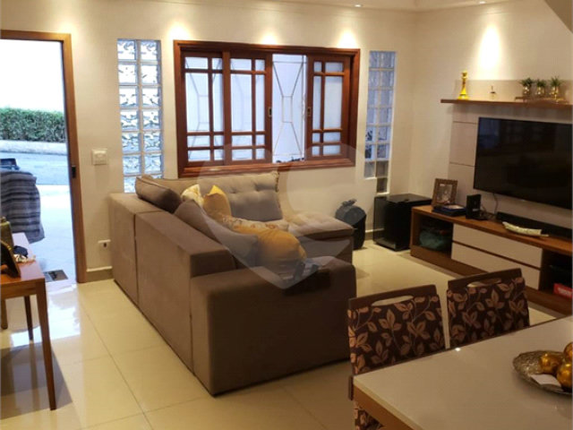 Casa à venda com 3 suítes no condomínio Palmas, São Paulo - SP