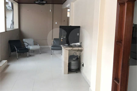 Sobrado à venda com 3 quartos, sendo 2 suítes, em Jardim Tropical, Cuiabá, MT