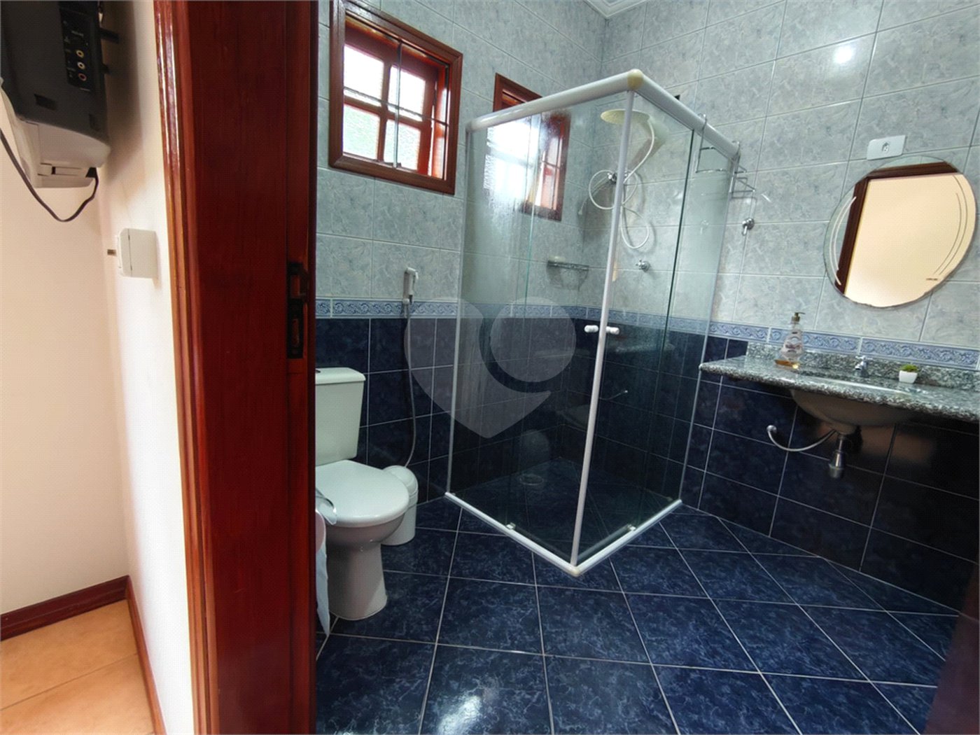 Casa à venda com 4 quartos, sendo 2 suítes,  em Country Residencial Felix, Bom Jesus dos Perdões, SP