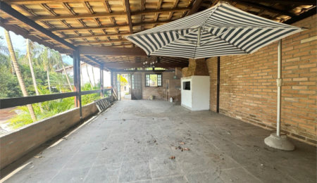 Casa à venda com 5 quartos, sendo 2 suítes,  no condomínio Sausalito, Mairiporã - SP