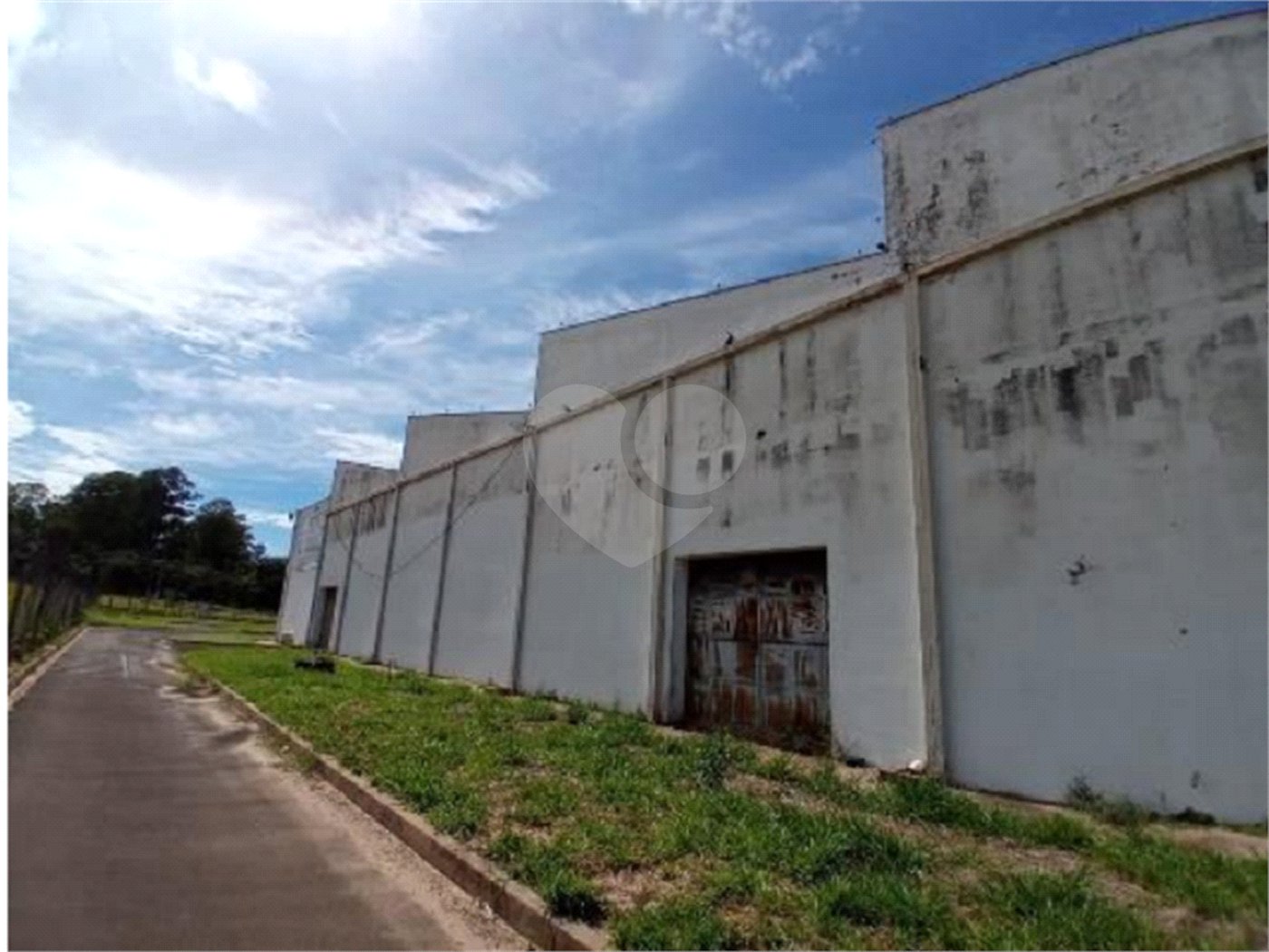 Galpão Comercial .