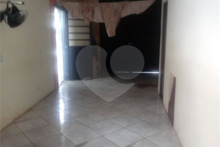 Sobrado com 3 dormitórios.
