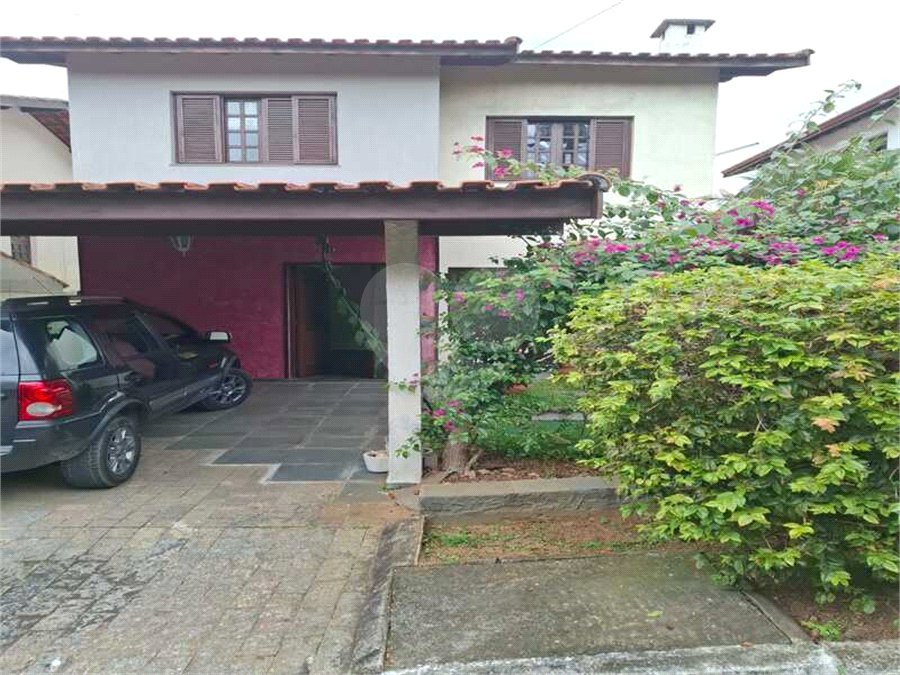 Casa à venda com 4 quartos, sendo 1 suíte, no condomínio Conjunto Residencial Green Village I, Mogi das Cruzes - SP
