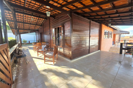 Casa à venda com 3 quartos, sendo 1 suíte, no condomínio Estância Marambaia, Vinhedo - SP
