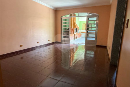 Sobrado à venda com 3 quartos, sendo 1 suíte, em Cidade Líder, São Paulo, SP
