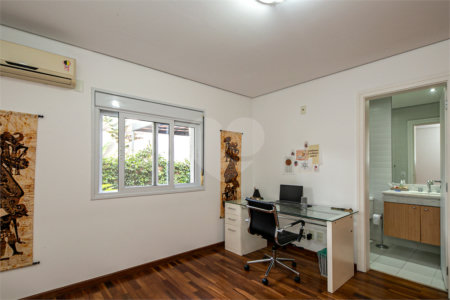 Casa à venda com 5 quartos, sendo 4 suítes, no condomínio Villa de Monterey, São Paulo - SP