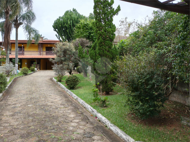 Casa à venda com 4 quartos, sendo 2 suítes,  em Country Residencial Felix, Bom Jesus dos Perdões, SP